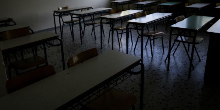 Alldaynews.gr σχολείο τάξη θρανία