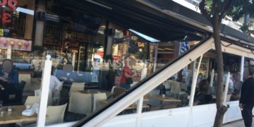 Alldaynews.gr Γαλάτσι: Έπεσε από τον 5ο όροφο και σώθηκε χάρη στην… τέντα ενός ζαχαροπλαστείου