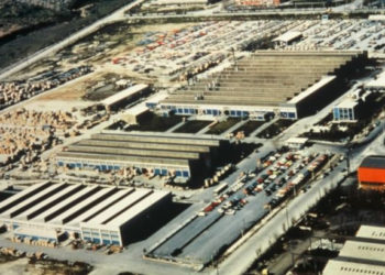 Μοναδικό στην Ευρώπη: Το φιάσκο που έκλεισε το υπερσύγχρονο εργοστάσιο της Nissan στο Βόλο