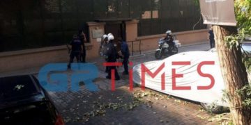«Εισβολή» στο Τουρκικό προξενείο της Θεσσαλονίκης (Video)