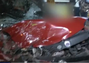 Βίντεο – ντοκουμέντο! Αυτοκίνητο με ιλιγγιώδη ταχύτητα έπεσε πάνω σε σταματημένο στη λεωφόρο Λιοσίων