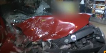 Alldaynews.gr Βίντεο – ντοκουμέντο! Αυτοκίνητο με ιλιγγιώδη ταχύτητα έπεσε πάνω σε σταματημένο στη λεωφόρο Λιοσίων