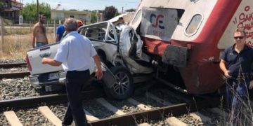 Τρένο παρέσυρε αυτοκίνητο σε αφύλακτη διάβαση κοντά στην Φλώρινα – Τραυματίστηκε ο οδηγός του ΙΧ