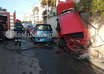 Αυτοκίνητο «σκαρφάλωσε» σε μπαλκόνι στα Χανιά