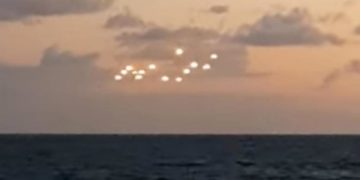Alldaynews.gr Κυνηγός εξωγήινων ισχυρίζεται ότι βιντεοσκόπησε 14 UFO στις ακτές των ΗΠΑ! (Video)