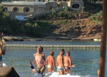 Μία παρέα ανδρών ξόδεψε 2 εκατ. ευρώ στη Μύκονο μέσα σε 19 μέρες (video)