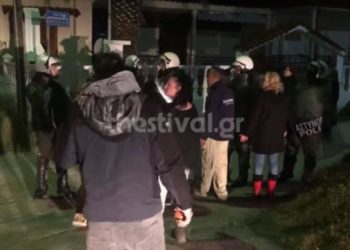 Ξενοδόχος στα Βρασνά: Φώναζαν με τις ντουντούκες ότι θα κάψουν τα σπίτια μας επειδή φιλοξενήσαμε πρόσφυγες