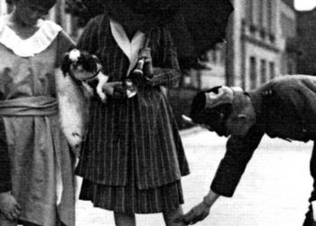 Αστυνομικοί τρολάρουν τον αντικαπνιστικό: Κάποτε μετράγαμε και τις μίνι φούστες