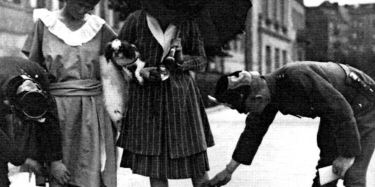 Αστυνομικοί τρολάρουν τον αντικαπνιστικό: Κάποτε μετράγαμε και τις μίνι φούστες