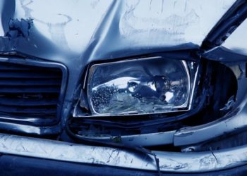 Alldaynews.gr Πάτησε τη γυναίκα του με το αυτοκίνητο και μετά την τεμάχισε με τσεκούρι