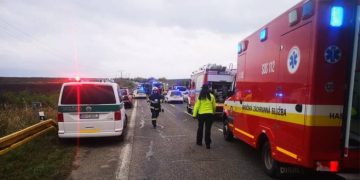 Λεωφορείο συγκρούστηκε με φορτηγό – Τουλάχιστον 12 νεκροί, πολλοί τραυματίες