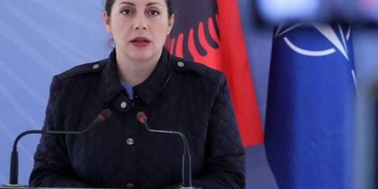 Φονικός σεισμός στην Αλβανία: Ξέσπασε σε κλάματα η υπουργός Αμυνας