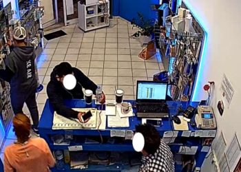 Δείτε καρέ-καρέ την κλοπή από κατάστημα στη δυτική Θεσσαλονίκη (video)