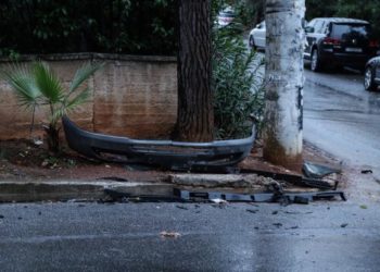 Τροχαίο με σχολικό στη Βούλα – Διακομίστηκαν παιδιά στο Παίδων (pics)