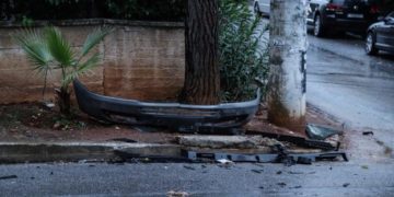 Alldaynews.gr Τροχαίο με σχολικό στη Βούλα – Διακομίστηκαν παιδιά στο Παίδων (pics)