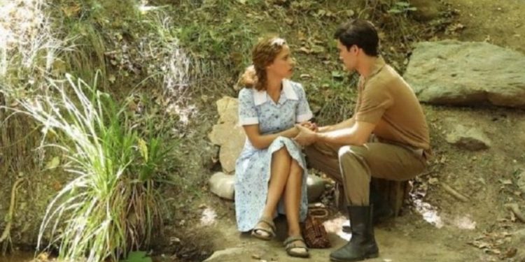 Ολόγuμνη σε ταινία η Ασημίνα της σειράς «Άγριες Μέλισσες» (pics, vid)