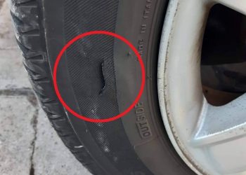 Καταγγελία: Αστυνομικοί τρύπησαν τα λάστιχα ΙΧ φοιτητή στο Καβούρι! (pic)