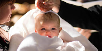 Alldaynews.gr Νονά έκανε αγωγή και ζητάει πίσω τον σταυρό της βαφτιστήρας της!