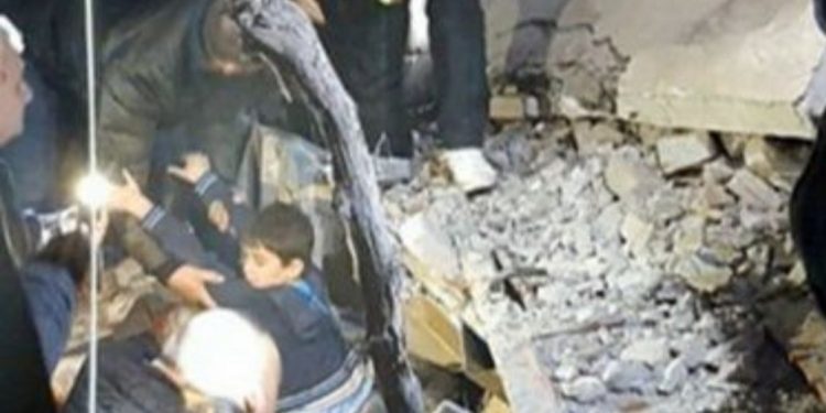 Alldaynews.gr Αλβανία: «Βομβαρδισμένο τοπίο» μετά τον ισχυρό σεισμό – Συγκλονιστικές εικόνες από την καταστροφή – Διάσωση live παιδιού