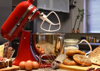 Γυναίκα πνίγηκε με το κασκόλ της όταν πιάστηκε στο μίξερ! Μαγείρευε κέικ με τον 15χρονο γιο της