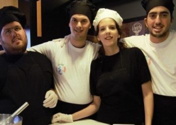 4 νέοι Έλληνες με αυτισμό που δεν τους προσλάμβανε κανείς άνοιξαν τη δική τους επιχείρηση στην Αθήνα