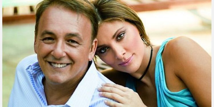 Alldaynews.gr Καυτές αποκαλύψεις για τον Ανδρέα Μικρούτσικο: Το τρίτο πρόσωπο που μπήκε στην μέση και διέλυσε τον γάμο του με την Δήμητρα Ρουμπέση