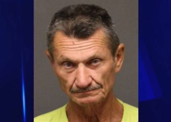 Ανάγκαζε την σύζυγό του να κάνει σεξ με τον 11χρονο γιο της για να τους βλέπει[video]