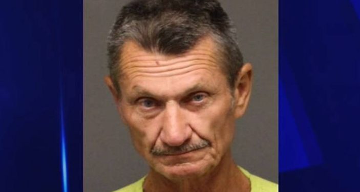 Ανάγκαζε την σύζυγό του να κάνει σεξ με τον 11χρονο γιο της για να τους βλέπει[video]