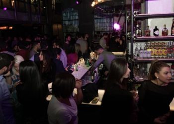 Επιστρέφει ο… Παπαθεμελής και το αυτόφωρο για καφέ μπαρ και ρεστοράν