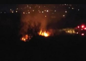 Φωτιά στον Σχοινιά! 16 πυροσβέστες, 8 πυροσβεστικά και υδροφόρες στη μάχη