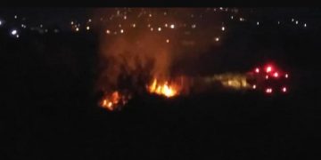 Alldaynews.gr Φωτιά στον Σχοινιά! 16 πυροσβέστες, 8 πυροσβεστικά και υδροφόρες στη μάχη