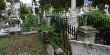 Alldaynews.gr Ανατριχιαστική διαπίστωση: Έκαναν εκταφή και πέταξαν τα οστά του πατέρα τους στα σκουπίδια