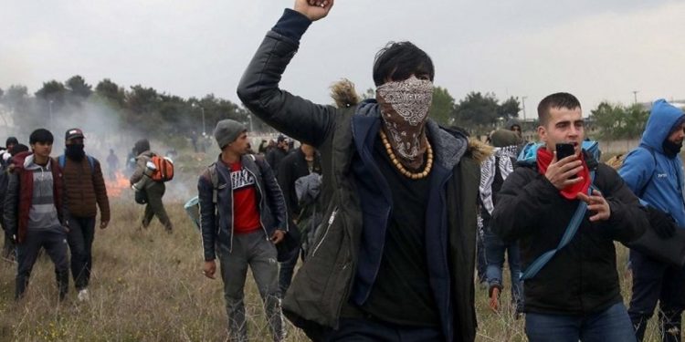 Η Ελληνική κυβέρνηση μεταφέρει αλλοδαπούς σε ορθόδοξο μοναστήρι!