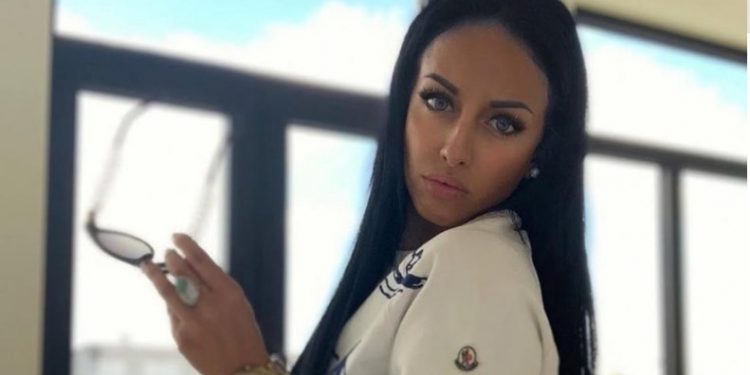 Φωτιά στη μαρίνα Γλυφάδας: «Είμαι ζωντανή, είχα μια άσχημη εμπειρία», λέει η 22χρονη Βελγίδα[photos]