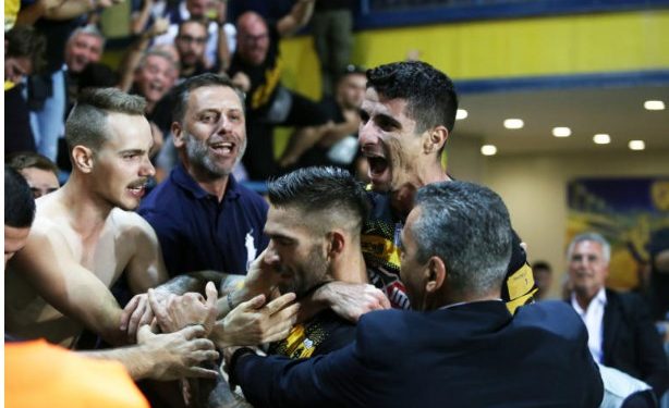 Συγκλονίζει η μητέρα του οπαδού της ΑΕΚ: “Το κεφάλι του ήταν κιμάς! Κάποιος προσπάθησε να του κάνει κακό”[video]