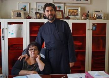 Θρήνος στην Κιβωτό του Κόσμου – Ο πατέρας Αντώνιος αποχαιρετά τον άνθρωπό του