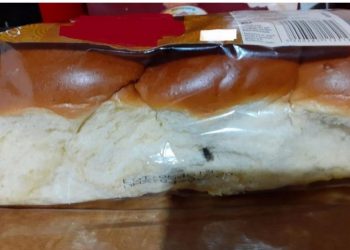 Λάρισα: Βρέθηκε Τσουρέκι με… μύγα στα ράφια γνωστής αλυσίδας σούπερ μάρκετ![photos]