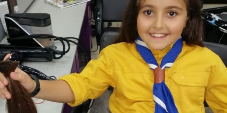 Μυτιλήνη: Συγκίνησε μαθήτρια που έκοψε τα μαλλιά της για να τα χαρίσει σε παιδιά που παλεύουν με τον καρκίνο