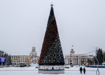 Ρωσία: Το πανάκριβο χριστουγεννιάτικο δέντρο που σκανδαλίζει