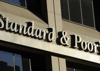 Η Standard & Poor’s αναβάθμισε τις ελληνικές τράπεζες