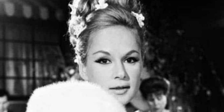 Αλίκη Βουγιουκλάκη: Το άγνωστο βίντεο από το σπίτι της, πριν κλείσουν τα μάτια της για πάντα από τον καρκίνο!