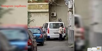 Alldaynews.gr Βίντεο ντοκουμέντο: Αστυνομικός διοικητής Τιράνων κλέβει την ανθρωπιστική βοήθεια για τους σεισμόπληκτους