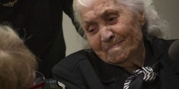 Alldaynews.gr Συγκίνηση μετά από 75 χρόνια: Συνάντησε την οικογένεια που είχε σώσει από τους Ναζί στη Βέροια