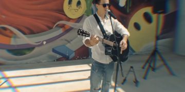 Alldaynews.gr Αυτός είναι ο αστυνομικός που έγινε viral τραγουδώντας στο Μοναστηράκι (VIDEO)