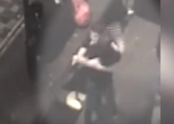 Βίασαν κοπέλα σε μπαρ, την άφησαν στις τουαλέτες… αγκαλιάστηκαν και συνέχισαν να χορεύουν (pics, vid)