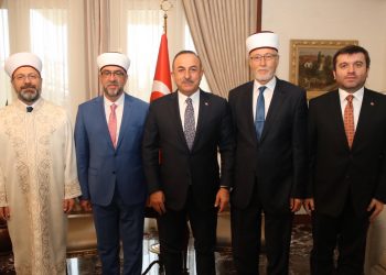 Προκαλεί και πάλι ο Τσαβούσογλου: Συναντάται με «ψευτομουφτήδες», μιλάει για «τουρκική μειονότητα»