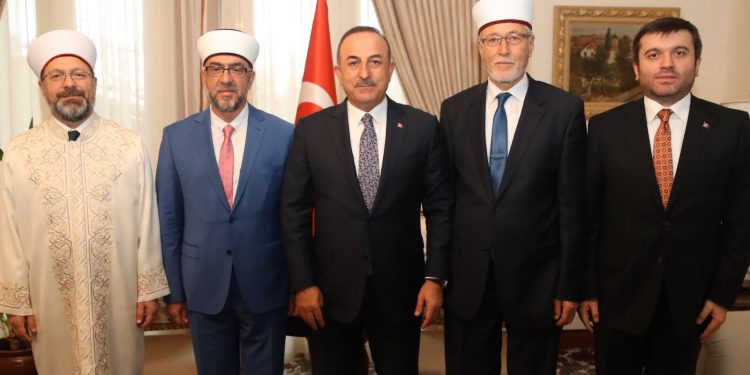 Alldaynews.gr Προκαλεί και πάλι ο Τσαβούσογλου: Συναντάται με «ψευτομουφτήδες», μιλάει για «τουρκική μειονότητα»