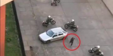 Alldaynews.gr Χιλή: Ατρόμητος διαδηλωτής «γλεντά» 5 «ζητάδες» που τον καταδιώκουν – Δείτε το απροσδόκητο φινάλε! (Video)