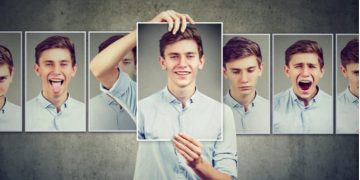 Τι είναι η διπολική διαταραχή: Συμπτώματα και πώς φαίνονται στην συμπεριφορά του ατόμου