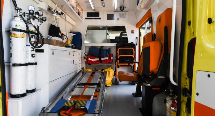 Alldaynews.gr Γυναίκα διασώστης δέχθηκε επίθεση από τραυματία: Πήγε να την βιάσει! «Με έπιασε από τον λαιμό…» (pics, vid)